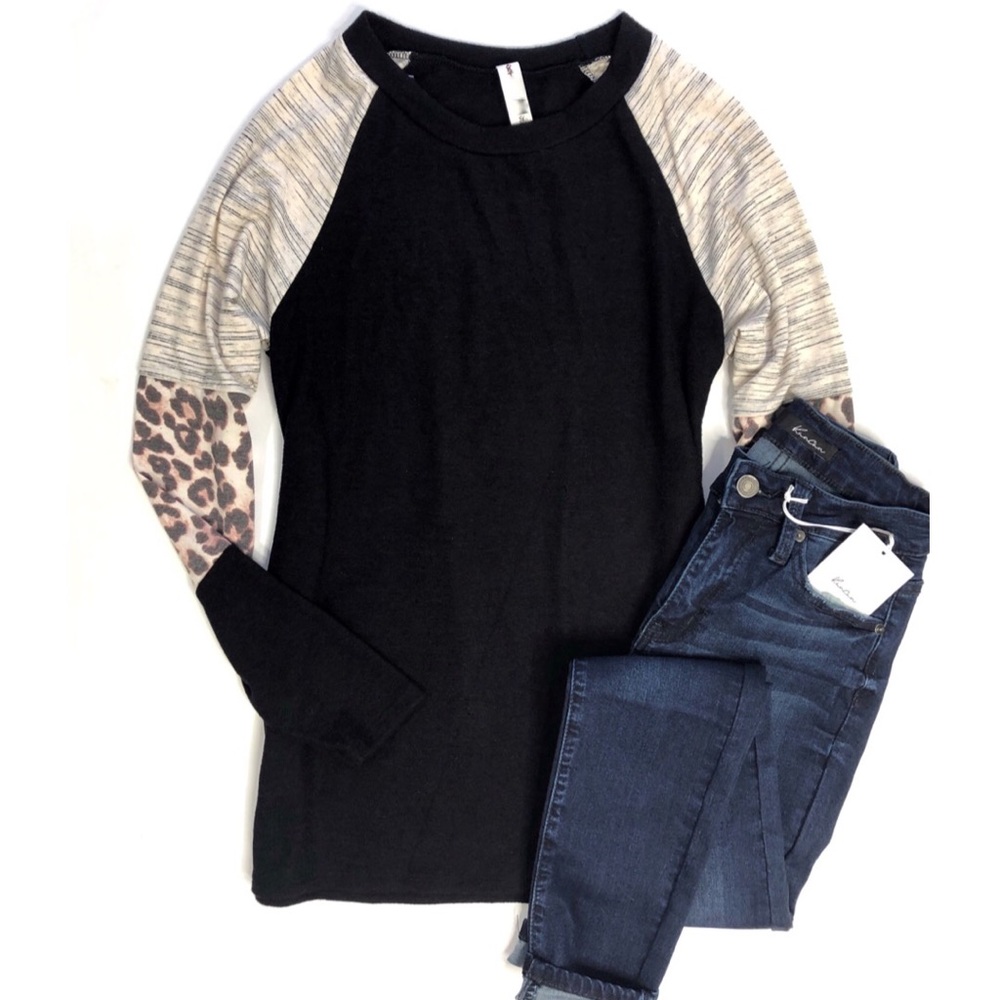 Women’s Leopard print sleeve top